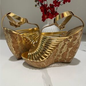 Report Signature Lorraine Wedges, Gold - Size 9W
